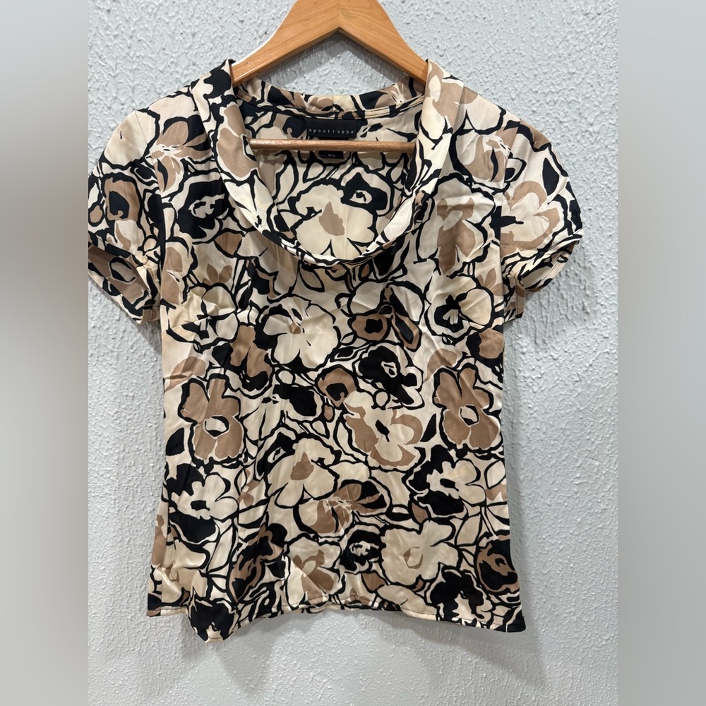 Apostrophe short-sleeve blouse in a beige, brown, and black floral Print Size S